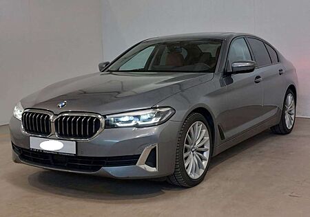 BMW 530 d xDrive Luxury Line /KAMERA /ACC /1.HAND