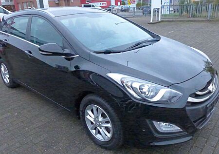 Hyundai i30 Kombi 1.HAND-PDC-KLIMAAUTOMATIK-SITZHEIZUNG