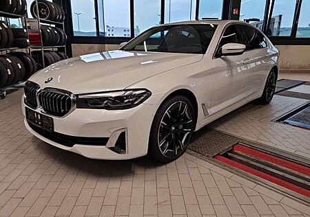 BMW 530 d Lim. xDrive Luxury Line ACC RFK AHK STHZ HK
