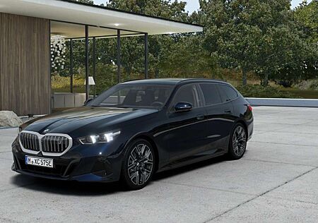 BMW i5 eDrive40 Touring *Vorführwagenaktion*