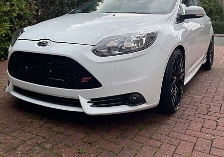 Ford Focus 2.0 EcoBoost ST