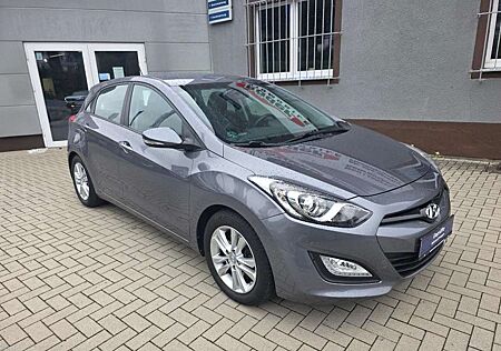 Hyundai i30 FIFA World Edition Silver Aktion 2.99% 94.- Rate