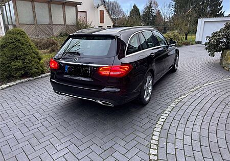 Mercedes-Benz C 350 T+Plugin Hyb.+Autom.+AHK+Pano+360G+Leder+Navi