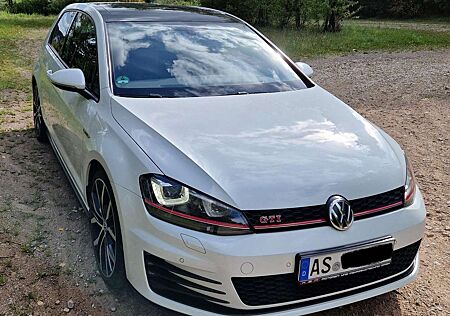 VW Golf GTI Volkswagen Performance BlueMotion Technology DSG