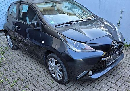 Toyota Aygo x-play touch