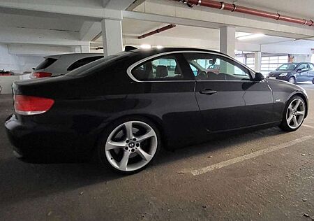 BMW 330d 330 Coupe Aut., sehr gepflegt!