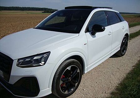 Audi Q2 35 TFSI S tronic S-line AHK Pano LED Sonos 18"