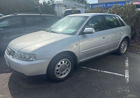 Audi A3 1.6 Attraction 5Türen