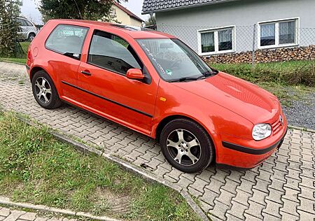 VW Golf Volkswagen 1.6 Highline / TÜV 06/26