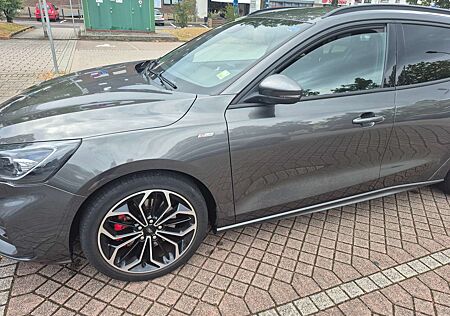 Ford Focus Turnier 1.0 EcoBoost Hybrid ST-LINE X