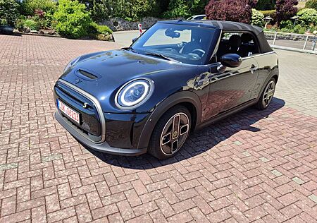Mini One Cabrio Cooper SE 1 von 999 Sonderedition