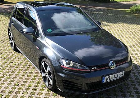 VW Golf GTI Volkswagen BlueMotion Technology DSG