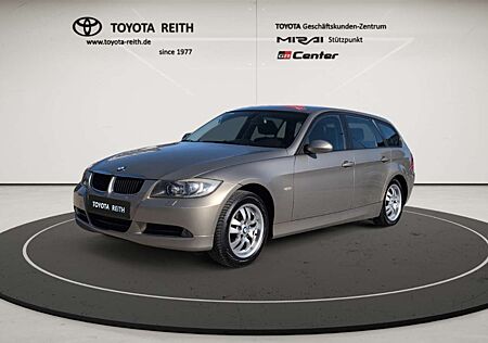 BMW 318 Touring AHK-klappbar Navi Klimaautom Xenon SHZ Tem