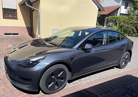 Tesla Model 3 Standard Reichweite Plus Hinterradantrieb
