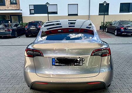 Tesla Model Y AWD