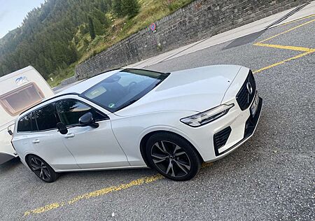 Volvo V60 R Design Expression Recharge Plug-In Hybrid AWD