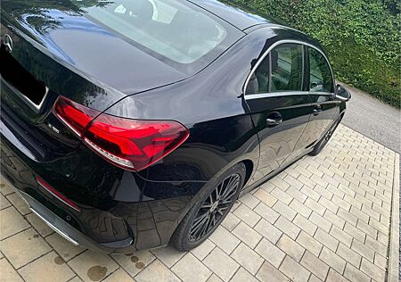Mercedes-Benz A 200 7G-DCT AMG Line