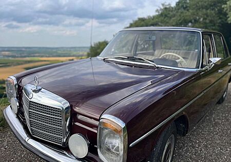 Mercedes-Benz W 114/115 Strich-Acht 200 D/8