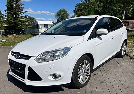 Ford Focus Turnier Titanium / KLIMA / SPUR. / TÜV NEU