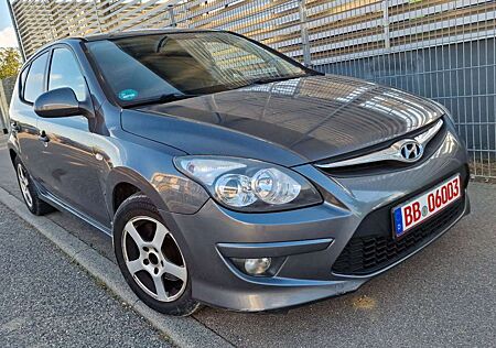 Hyundai i30 1.6 Automatik/GARANTIE/TÜV 07.25/PDC/SHZ