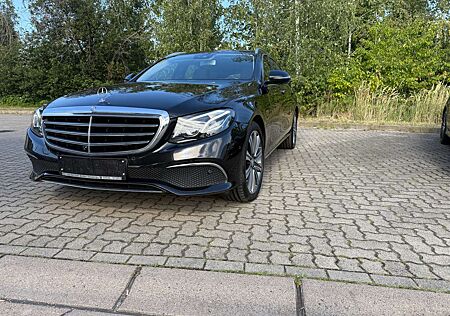 Mercedes-Benz E 220 d 1.Hand SH-MB AHK LEDER Kamera 360 TOP