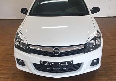 Opel Astra GTC 1.8 Black&White