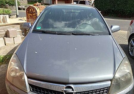 Opel Astra GTC 1.6 Edition