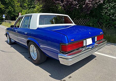 Chevrolet Malibu Classic OLDSCHOOL V8 Custom Car H