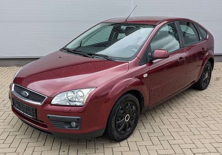 Ford Focus 1.6l Ghia AHK PDC Sitz-/ Frontscheibenheizung