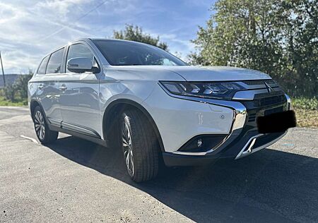 Mitsubishi Outlander 2.0 2WD CVT Diamant+