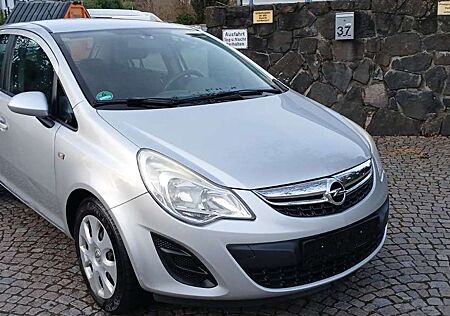 Opel Corsa 1.4 Benzin. Mit Klima