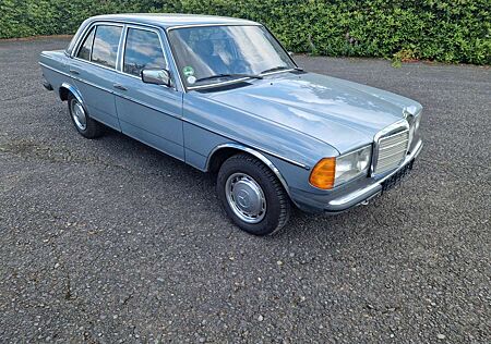 Mercedes-Benz 200 W123 Benzin 1. Hand Oldtimer H-Kennzeichen