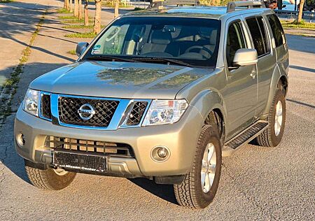 Nissan Pathfinder 2.5 dCi SE 1. Hand