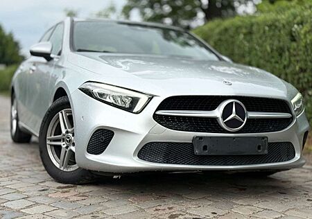 Mercedes-Benz A 200 A -Klasse d*LED*1ERH*NAVI*AHK*