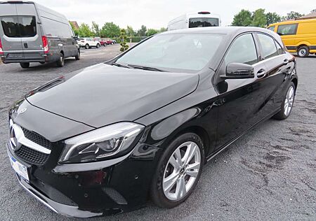 Mercedes-Benz A 180 BlueEfficiency Leder Navi Klima Sitzh. AHK