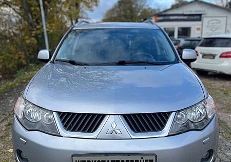 Mitsubishi Outlander 2.4 Intense4WD,7SITZER,AHK,NEU TÜV