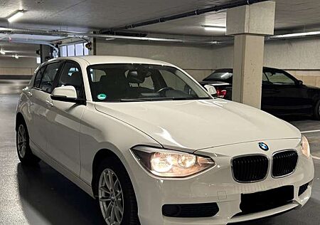 BMW 114 INSPEKTION NEU/ALLWETTER/5TüRER/SITZHEIZUNG