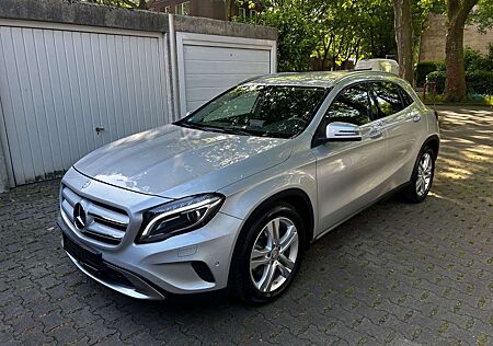 Mercedes-Benz GLA 250 4MATIC Automatik Navi Kamera LED