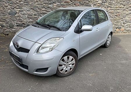 Toyota Yaris Sol | 1.HAND | TÜV 3.27 | AHK | 129000 KM
