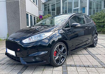 Ford Fiesta ST200 Schwarz 1 von 16 für den deutschen Markt