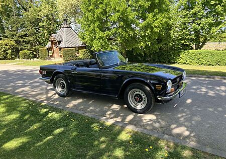 Triumph TR6 Vergasermodell mit Overdrive