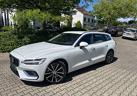 Volvo V60 T6 Kombi Core Recharge Plug-In Hybrid AWD