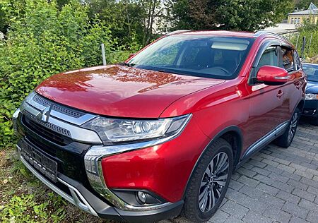 Mitsubishi Outlander Diamant Edition+