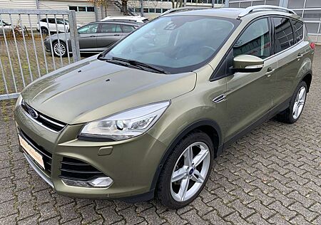 Ford Kuga Titanium Alu 19"-Leder-Pano-AHK-ZR/Oel/Tüv neu
