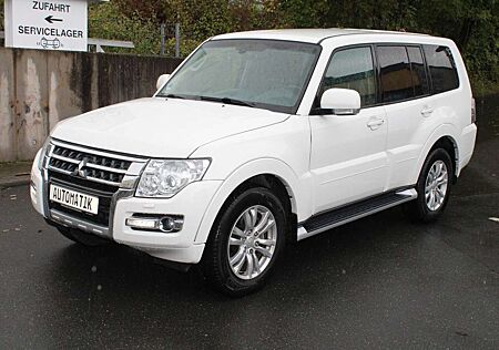 Mitsubishi Pajero 3.2 DI-D Diamant Edition 1.Hand AHK 7Sitz