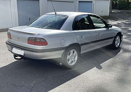 Opel Omega 2.0 16V Sondermodell 'Edition 100'