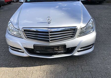 Mercedes-Benz C 180 (BlueEFFICIENCY) Elegance.Navi .Sitzhz. AHK