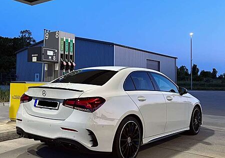 Mercedes-Benz A 250 7G-DCT AMG Line / 8fach bereift / Panoramadach