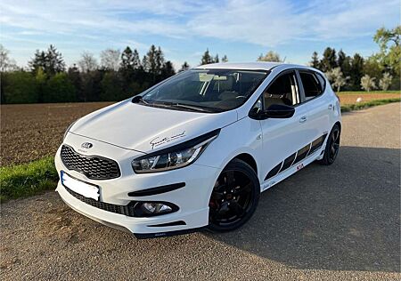 Kia Cee'd Ceed / 1.4 CVVT Limited Edition