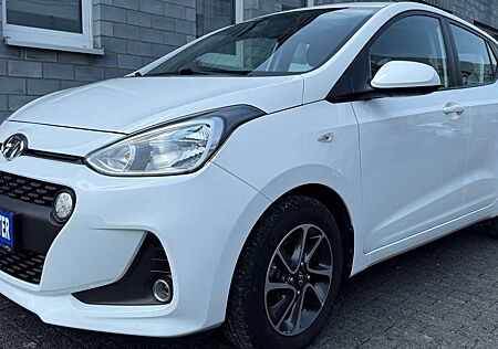 Hyundai i10 YES! TEMPOMAT/KLIMA/SITZHEIZUNG/BLUETOOTH/USB TOP!